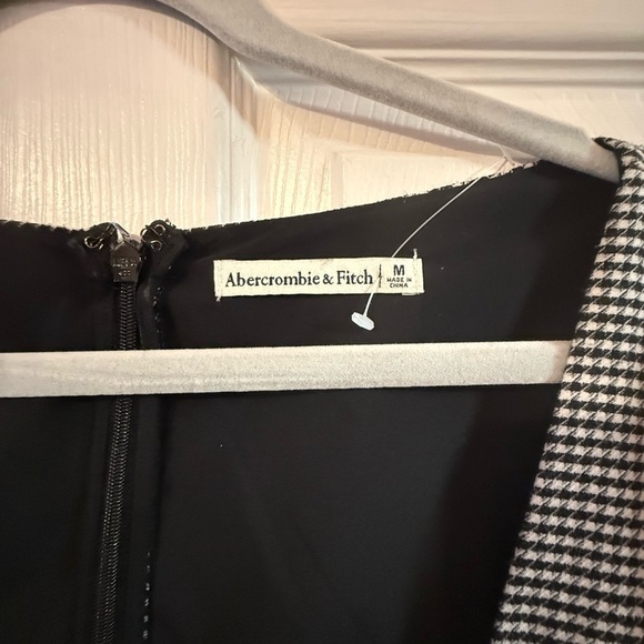 Abercrombie & Fitch Monochrome Long Sleeve Dress - Picture 2 of 5